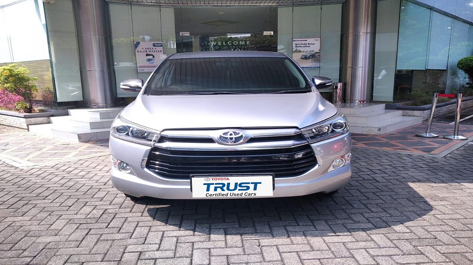 TOYOTA INNOVA 2.0 Q AT 2016